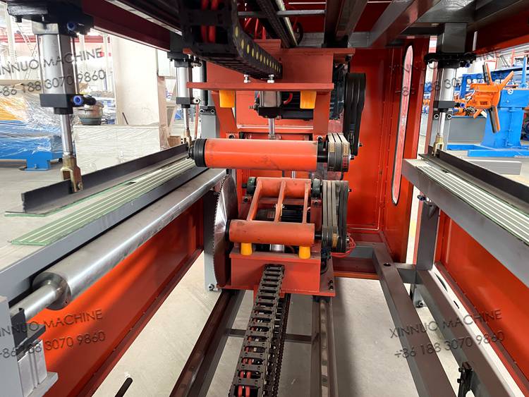 Sandwich panel cutting equipment