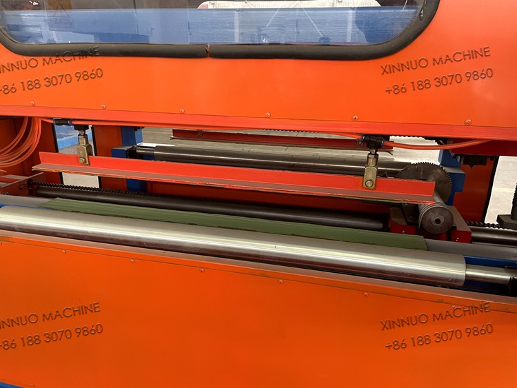 Sandwich panel cutting equipment