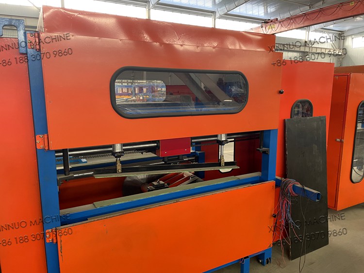 Sandwich panel cutting system